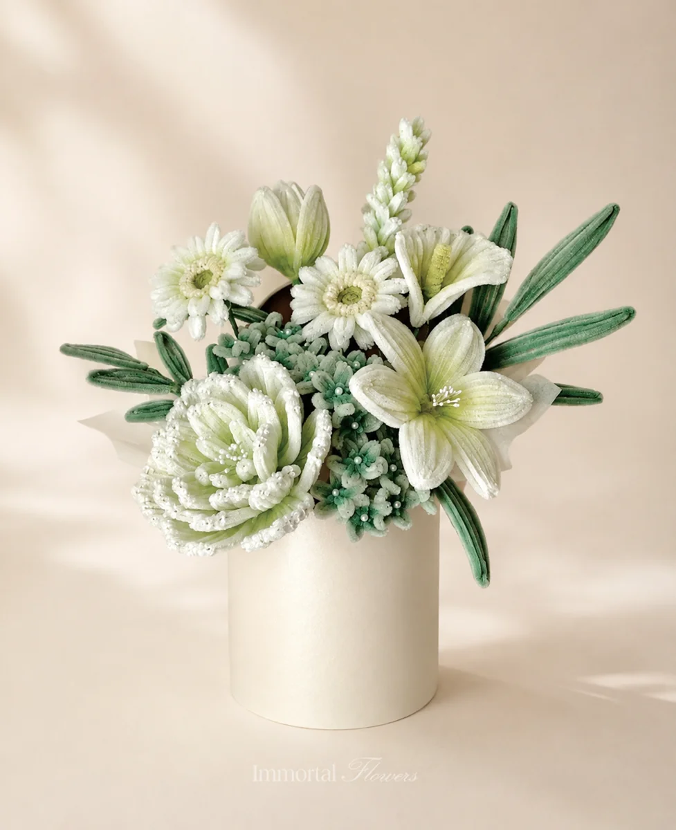 Composition florale ivoire et vert